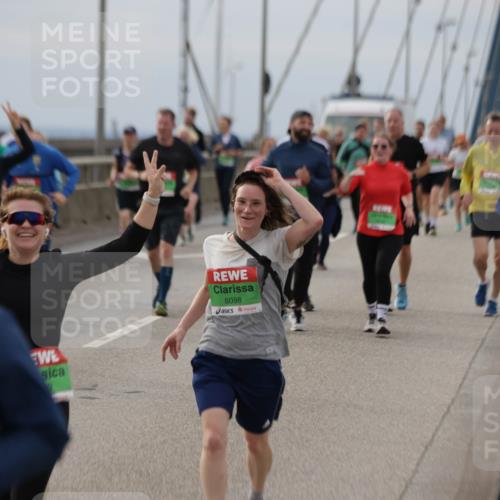 03.10.2025 - Köhlbrandbrückenlauf Jannik Wohlers http://msf.ph/oto/9150301 03.10.2025 15:55:28 Position 1 8098 meine-sportfotos.de