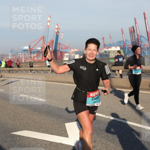03.10.2025 - Köhlbrandbrückenlauf Yannick Fuchs http://msf.ph/oto/9150314 03.10.2025 08:42:16 Position 2 2671 meine-sportfotos.de