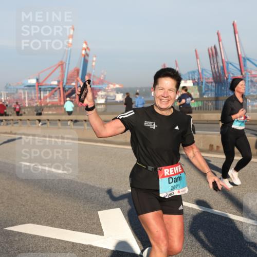 03.10.2025 - Köhlbrandbrückenlauf Yannick Fuchs http://msf.ph/oto/9150317 03.10.2025 08:42:17 Position 2 2671 meine-sportfotos.de