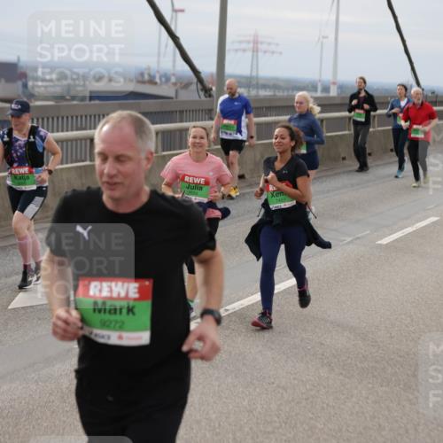 03.10.2025 - Köhlbrandbrückenlauf Jannik Wohlers http://msf.ph/oto/9150329 03.10.2025 15:55:36 Position 1 7550, 9272, 7453 meine-sportfotos.de