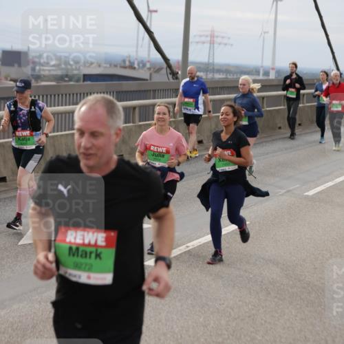 03.10.2025 - Köhlbrandbrückenlauf Jannik Wohlers http://msf.ph/oto/9150332 03.10.2025 15:55:36 Position 1 9272, 7550, 7453 meine-sportfotos.de