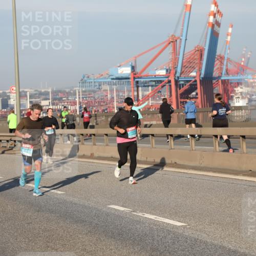 03.10.2025 - Köhlbrandbrückenlauf Yannick Fuchs http://msf.ph/oto/9150352 03.10.2025 08:42:20 Position 2 2025 meine-sportfotos.de