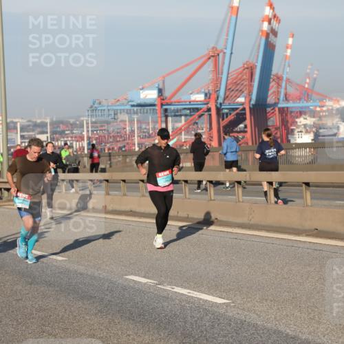 03.10.2025 - Köhlbrandbrückenlauf Yannick Fuchs http://msf.ph/oto/9150354 03.10.2025 08:42:20 Position 2 1294 meine-sportfotos.de