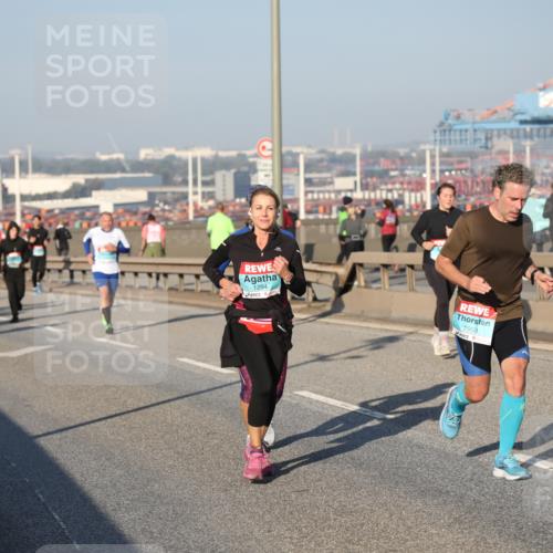 03.10.2025 - Köhlbrandbrückenlauf Yannick Fuchs http://msf.ph/oto/9150373 03.10.2025 08:42:22 Position 2 1294, 2903 meine-sportfotos.de