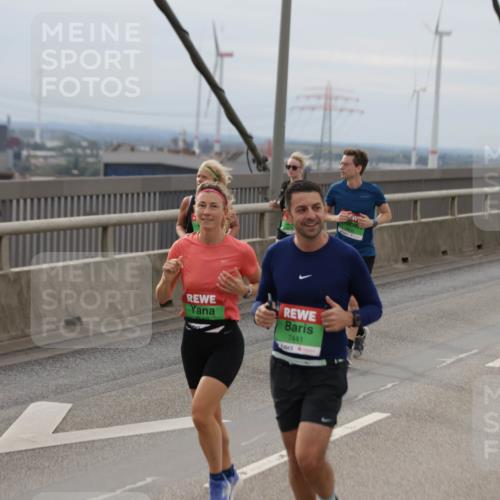 03.10.2025 - Köhlbrandbrückenlauf Jannik Wohlers http://msf.ph/oto/9150376 03.10.2025 15:55:43 Position 1 9510, 7441 meine-sportfotos.de