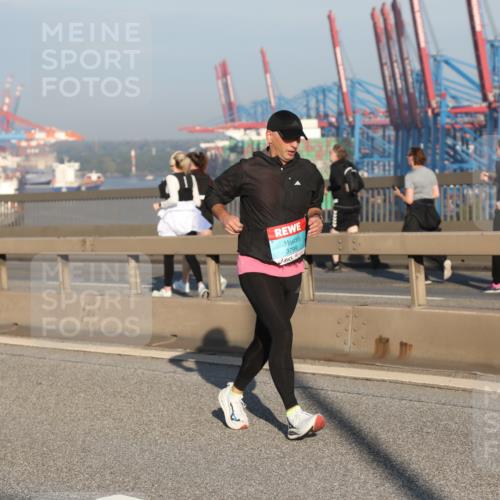 03.10.2025 - Köhlbrandbrückenlauf Yannick Fuchs http://msf.ph/oto/9150394 03.10.2025 08:42:23 Position 2 3799 meine-sportfotos.de