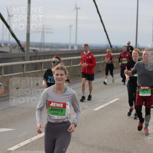 03.10.2025 - Köhlbrandbrückenlauf Jannik Wohlers http://msf.ph/oto/9150404 03.10.2025 15:55:46 Position 1 21, 7866, 8345, 9297, 21 meine-sportfotos.de