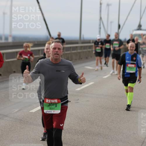 03.10.2025 - Köhlbrandbrückenlauf Jannik Wohlers http://msf.ph/oto/9150409 03.10.2025 15:55:47 Position 1 9297 meine-sportfotos.de