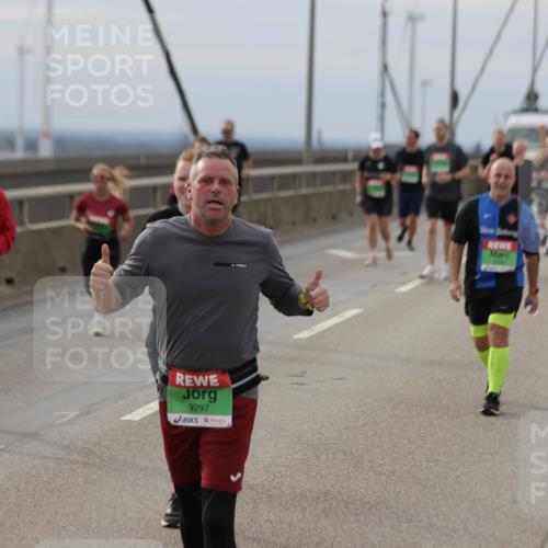 03.10.2025 - Köhlbrandbrückenlauf Jannik Wohlers http://msf.ph/oto/9150410 03.10.2025 15:55:48 Position 1 9297 meine-sportfotos.de