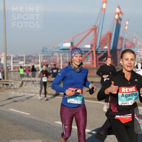03.10.2025 - Köhlbrandbrückenlauf Yannick Fuchs http://msf.ph/oto/9150420 03.10.2025 08:42:24 Position 2 3492, 1294 meine-sportfotos.de