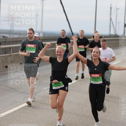03.10.2025 - Köhlbrandbrückenlauf Jannik Wohlers http://msf.ph/oto/9150483 03.10.2025 15:55:54 Position 1 8326, 7876, 7670 meine-sportfotos.de