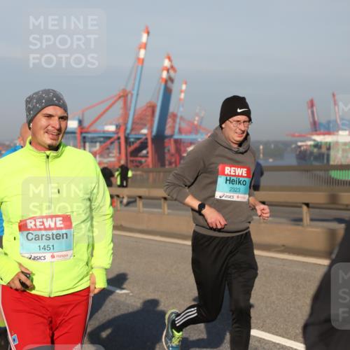 03.10.2025 - Köhlbrandbrückenlauf Yannick Fuchs http://msf.ph/oto/9150497 03.10.2025 08:42:34 Position 2 1451, 2323 meine-sportfotos.de