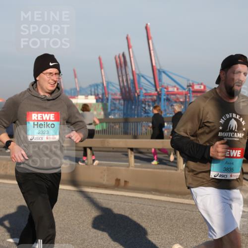 03.10.2025 - Köhlbrandbrückenlauf Yannick Fuchs http://msf.ph/oto/9150500 03.10.2025 08:42:34 Position 2 2323, 3835 meine-sportfotos.de