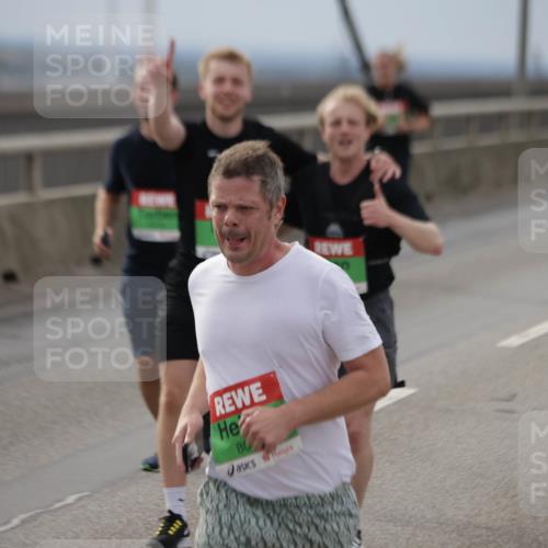 03.10.2025 - Köhlbrandbrückenlauf Jannik Wohlers http://msf.ph/oto/9150509 03.10.2025 15:55:56 Position 1 80 meine-sportfotos.de