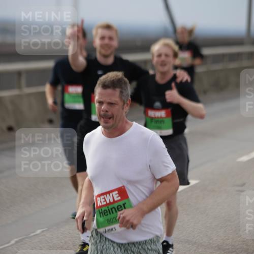 03.10.2025 - Köhlbrandbrückenlauf Jannik Wohlers http://msf.ph/oto/9150510 03.10.2025 15:55:56 Position 1 803 meine-sportfotos.de