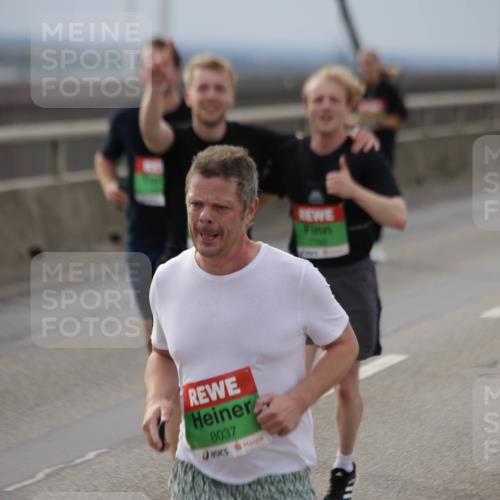 03.10.2025 - Köhlbrandbrückenlauf Jannik Wohlers http://msf.ph/oto/9150511 03.10.2025 15:55:56 Position 1 8037 meine-sportfotos.de