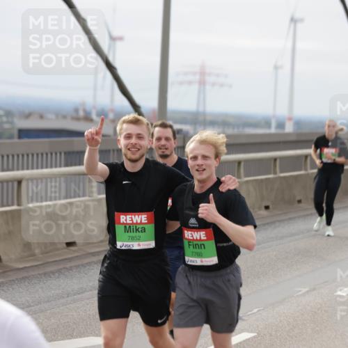 03.10.2025 - Köhlbrandbrückenlauf Jannik Wohlers http://msf.ph/oto/9150524 03.10.2025 15:55:58 Position 1 7852, 7760 meine-sportfotos.de