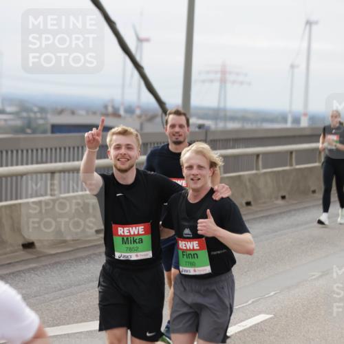 03.10.2025 - Köhlbrandbrückenlauf Jannik Wohlers http://msf.ph/oto/9150529 03.10.2025 15:55:58 Position 1 7852, 7760 meine-sportfotos.de