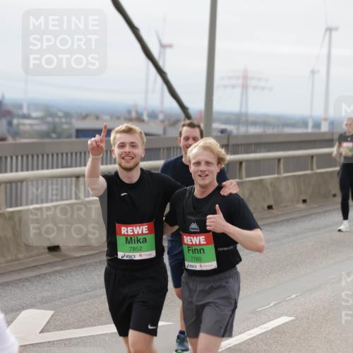 03.10.2025 - Köhlbrandbrückenlauf Jannik Wohlers http://msf.ph/oto/9150532 03.10.2025 15:55:58 Position 1 7852, 7760 meine-sportfotos.de