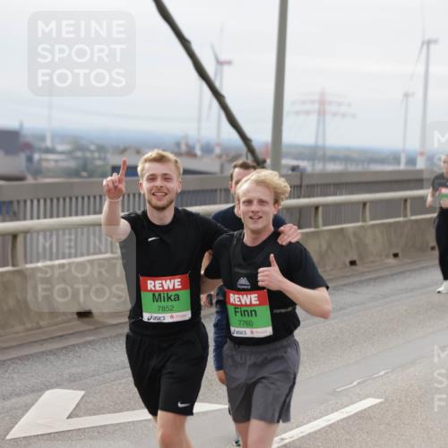 03.10.2025 - Köhlbrandbrückenlauf Jannik Wohlers http://msf.ph/oto/9150533 03.10.2025 15:55:58 Position 1 7852, 7760 meine-sportfotos.de