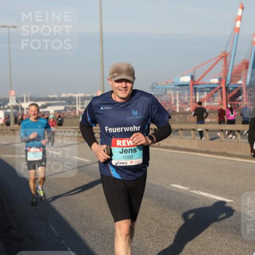 03.10.2025 - Köhlbrandbrückenlauf Yannick Fuchs http://msf.ph/oto/9150534 03.10.2025 08:42:37 Position 2 1250 meine-sportfotos.de