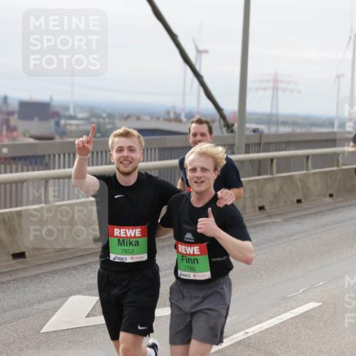 03.10.2025 - Köhlbrandbrückenlauf Jannik Wohlers http://msf.ph/oto/9150536 03.10.2025 15:55:58 Position 1 7852, 7760 meine-sportfotos.de