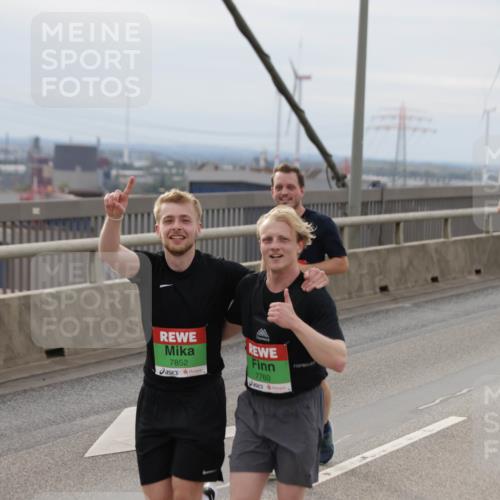 03.10.2025 - Köhlbrandbrückenlauf Jannik Wohlers http://msf.ph/oto/9150538 03.10.2025 15:55:58 Position 1 7760, 7852 meine-sportfotos.de