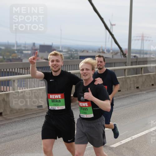 03.10.2025 - Köhlbrandbrückenlauf Jannik Wohlers http://msf.ph/oto/9150543 03.10.2025 15:55:59 Position 1 7852, 7760 meine-sportfotos.de