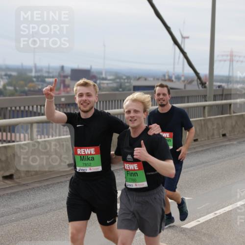 03.10.2025 - Köhlbrandbrückenlauf Jannik Wohlers http://msf.ph/oto/9150545 03.10.2025 15:55:59 Position 1 7852, 7760 meine-sportfotos.de