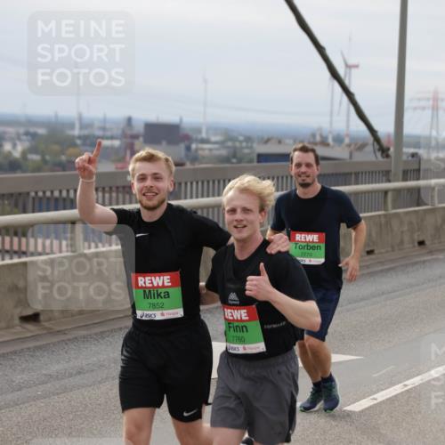 03.10.2025 - Köhlbrandbrückenlauf Jannik Wohlers http://msf.ph/oto/9150546 03.10.2025 15:55:59 Position 1 7852, 7760, 7770 meine-sportfotos.de