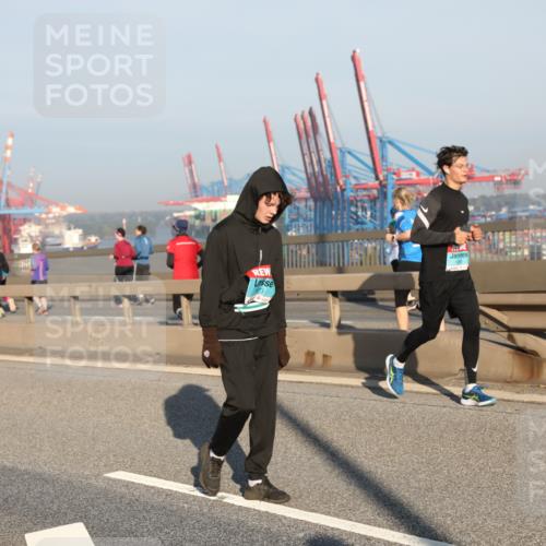 03.10.2025 - Köhlbrandbrückenlauf Yannick Fuchs http://msf.ph/oto/9150547 03.10.2025 08:42:39 Position 2  meine-sportfotos.de