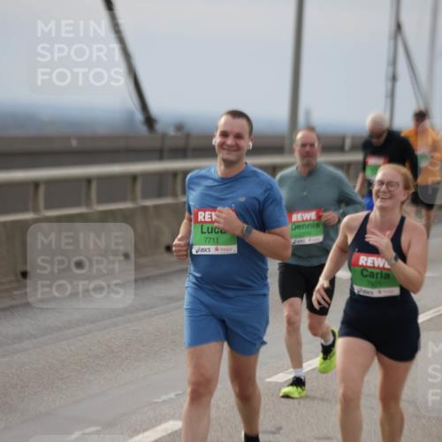 03.10.2025 - Köhlbrandbrückenlauf Jannik Wohlers http://msf.ph/oto/9150553 03.10.2025 15:56:01 Position 1 7711, 7375, 7801 meine-sportfotos.de