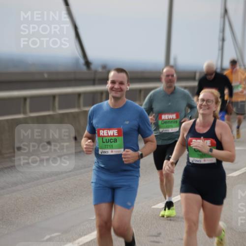 03.10.2025 - Köhlbrandbrückenlauf Jannik Wohlers http://msf.ph/oto/9150558 03.10.2025 15:56:01 Position 1 7711, 7375, 11 meine-sportfotos.de
