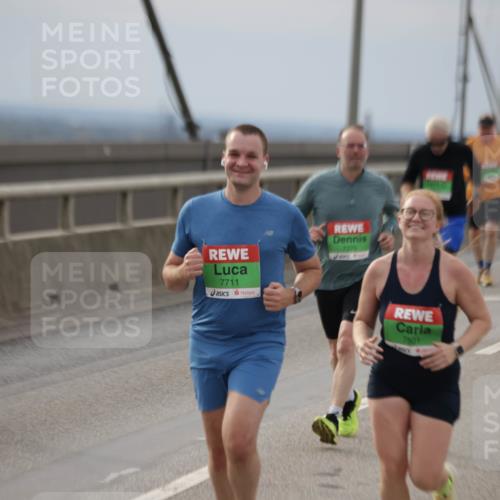 03.10.2025 - Köhlbrandbrückenlauf Jannik Wohlers http://msf.ph/oto/9150560 03.10.2025 15:56:01 Position 1 7711, 7375, 7801 meine-sportfotos.de
