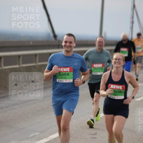 03.10.2025 - Köhlbrandbrückenlauf Jannik Wohlers http://msf.ph/oto/9150561 03.10.2025 15:56:01 Position 1 7711, 7375, 7801 meine-sportfotos.de