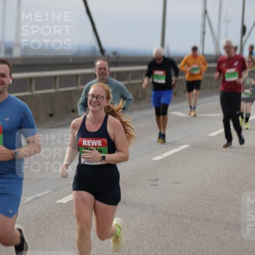 03.10.2025 - Köhlbrandbrückenlauf Jannik Wohlers http://msf.ph/oto/9150574 03.10.2025 15:56:03 Position 1 7711 meine-sportfotos.de