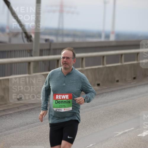 03.10.2025 - Köhlbrandbrückenlauf Jannik Wohlers http://msf.ph/oto/9150606 03.10.2025 15:56:05 Position 1 7375 meine-sportfotos.de