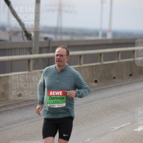 03.10.2025 - Köhlbrandbrückenlauf Jannik Wohlers http://msf.ph/oto/9150608 03.10.2025 15:56:05 Position 1 7375 meine-sportfotos.de