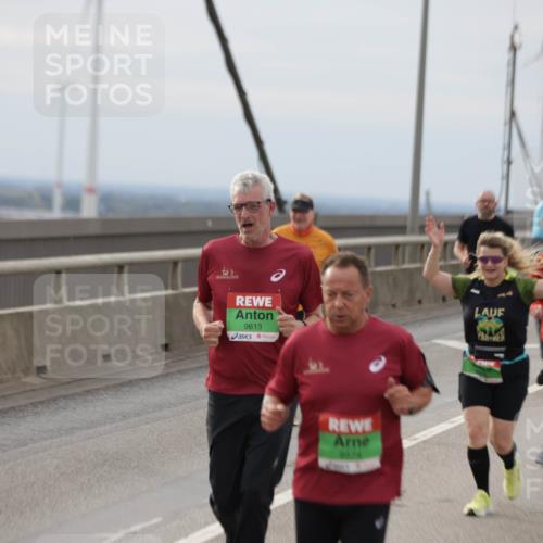 03.10.2025 - Köhlbrandbrückenlauf Jannik Wohlers http://msf.ph/oto/9150618 03.10.2025 15:56:07 Position 1 8830, 9613 meine-sportfotos.de