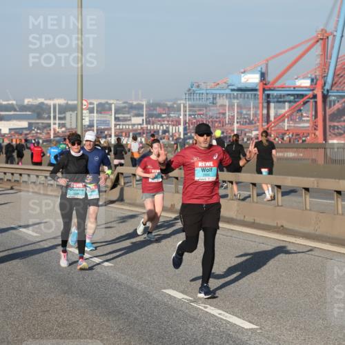 03.10.2025 - Köhlbrandbrückenlauf Yannick Fuchs http://msf.ph/oto/9150636 03.10.2025 08:42:56 Position 2 3320, 2696 meine-sportfotos.de