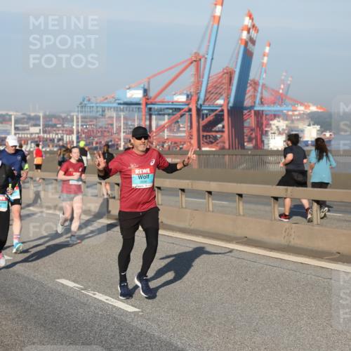 03.10.2025 - Köhlbrandbrückenlauf Yannick Fuchs http://msf.ph/oto/9150646 03.10.2025 08:42:56 Position 2  meine-sportfotos.de