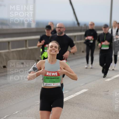 03.10.2025 - Köhlbrandbrückenlauf Jannik Wohlers http://msf.ph/oto/9150663 03.10.2025 15:56:13 Position 1 7779 meine-sportfotos.de