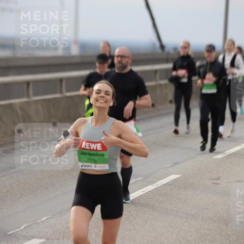 03.10.2025 - Köhlbrandbrückenlauf Jannik Wohlers http://msf.ph/oto/9150666 03.10.2025 15:56:13 Position 1 7779 meine-sportfotos.de