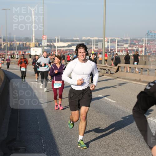 03.10.2025 - Köhlbrandbrückenlauf Yannick Fuchs http://msf.ph/oto/9150685 03.10.2025 08:43:00 Position 2 3320 meine-sportfotos.de