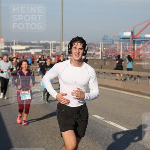 03.10.2025 - Köhlbrandbrückenlauf Yannick Fuchs http://msf.ph/oto/9150701 03.10.2025 08:43:01 Position 2  meine-sportfotos.de