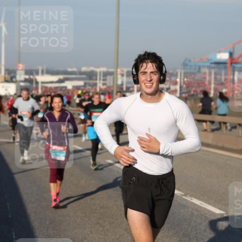 03.10.2025 - Köhlbrandbrückenlauf Yannick Fuchs http://msf.ph/oto/9150702 03.10.2025 08:43:01 Position 2  meine-sportfotos.de