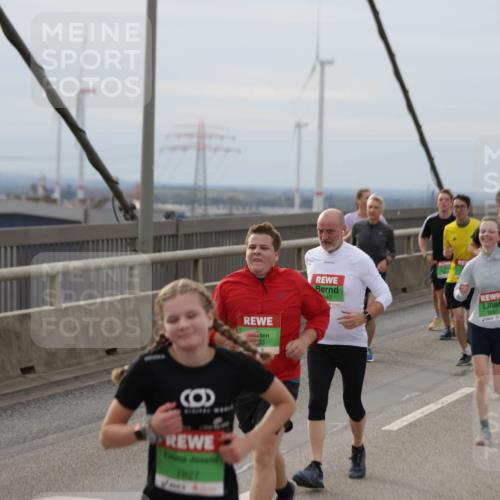 03.10.2025 - Köhlbrandbrückenlauf Jannik Wohlers http://msf.ph/oto/9150730 03.10.2025 15:56:24 Position 1 7627, 33, 940 meine-sportfotos.de