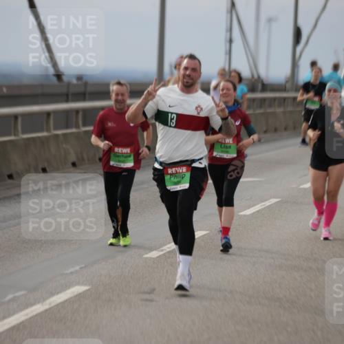 03.10.2025 - Köhlbrandbrückenlauf Jannik Wohlers http://msf.ph/oto/9150777 03.10.2025 15:56:31 Position 1 13, 7694, 9498 meine-sportfotos.de