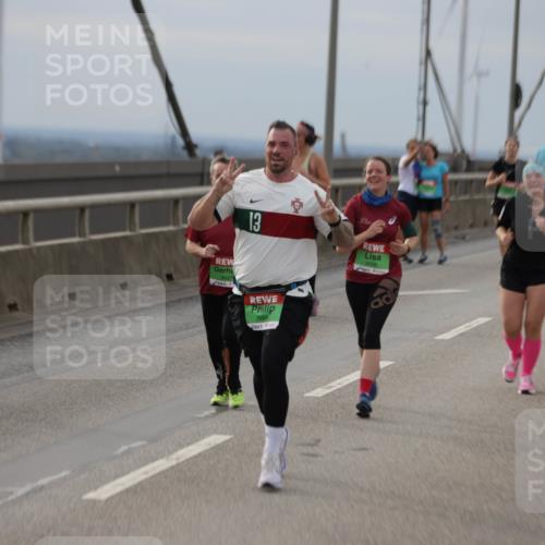 03.10.2025 - Köhlbrandbrückenlauf Jannik Wohlers http://msf.ph/oto/9150788 03.10.2025 15:56:32 Position 1 13, 9498, 7694 meine-sportfotos.de