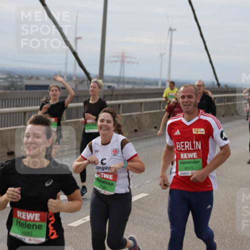 03.10.2025 - Köhlbrandbrückenlauf Jannik Wohlers http://msf.ph/oto/9150857 03.10.2025 15:56:42 Position 1 8595, 8930, 8929 meine-sportfotos.de